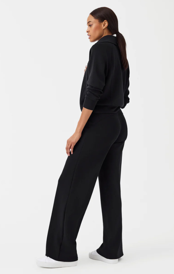 AirEssentials Wide Leg Pant in Very Black