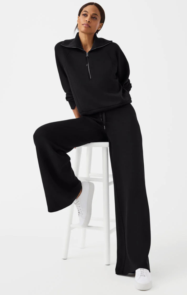 AirEssentials Wide Leg Pant in Very Black