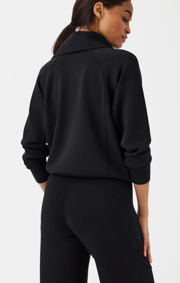 AirEssentials Half Zip in Very Black