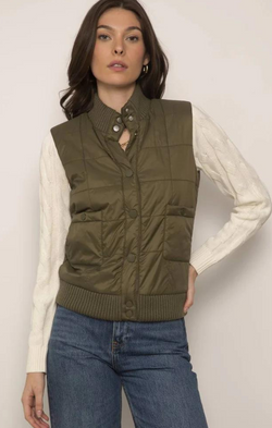 nylon puff sweater vest 
